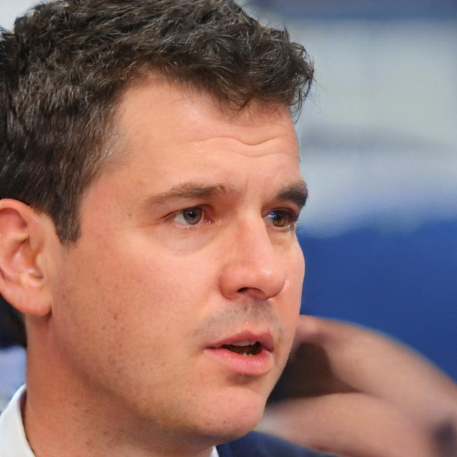 Портрет преподавателя финансов Себастьен Мартино